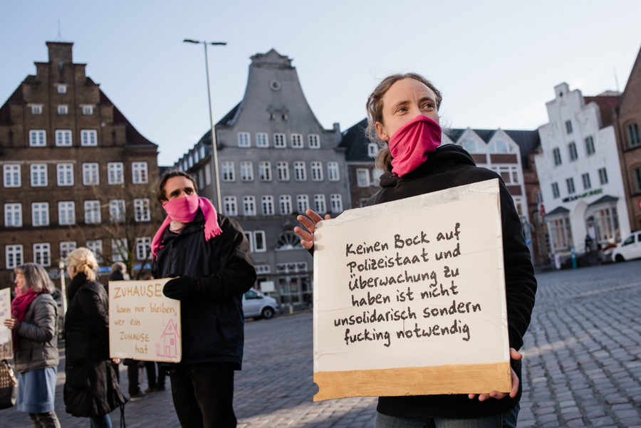 Demo mit Corona-Auflagen in Flensburg - Foto: FeinFrisch