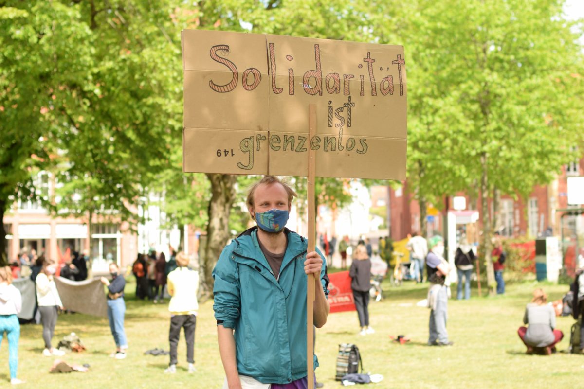 Bunter 1. Mai Protest in Lüneburg