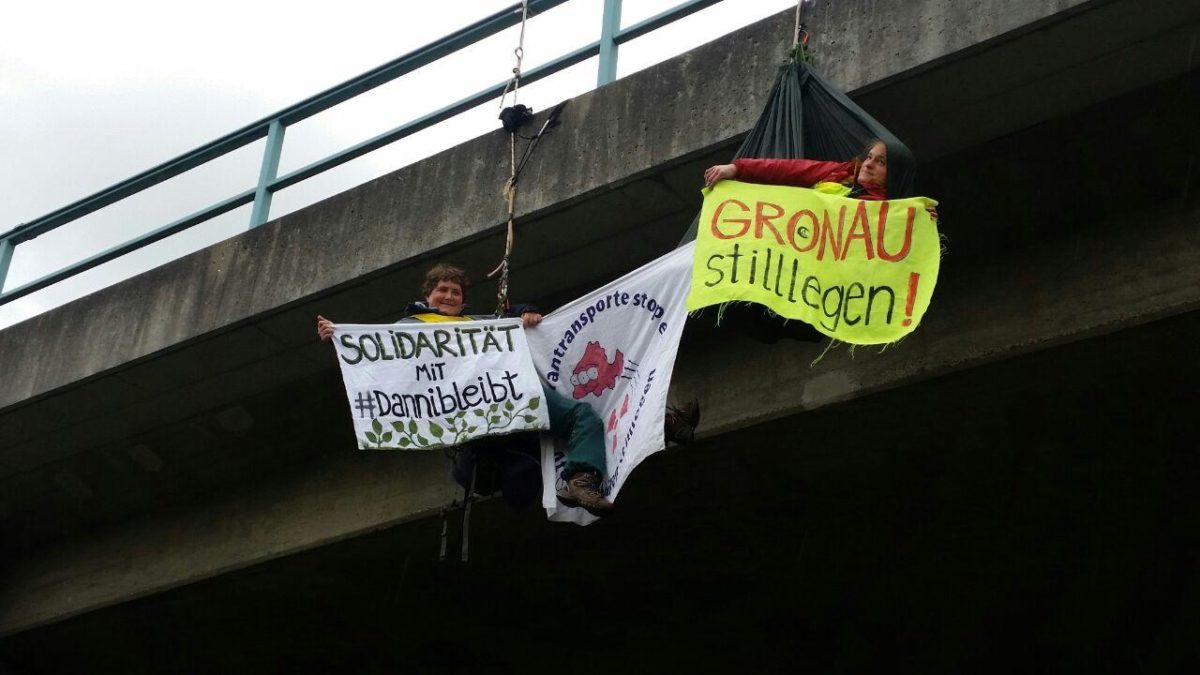 Uranzug bei Münster durch Kletteraktion blockiert
